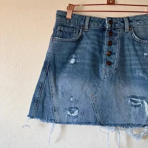 Free People Distressed Raw Hem Denim A-Line Skirt Size 27 - Picture 4 of 6
